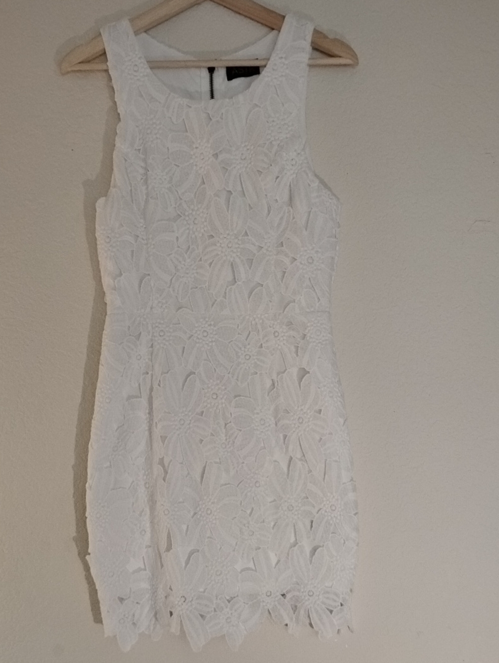 Astr White Lace Sleeveless Mini Sheath Dress